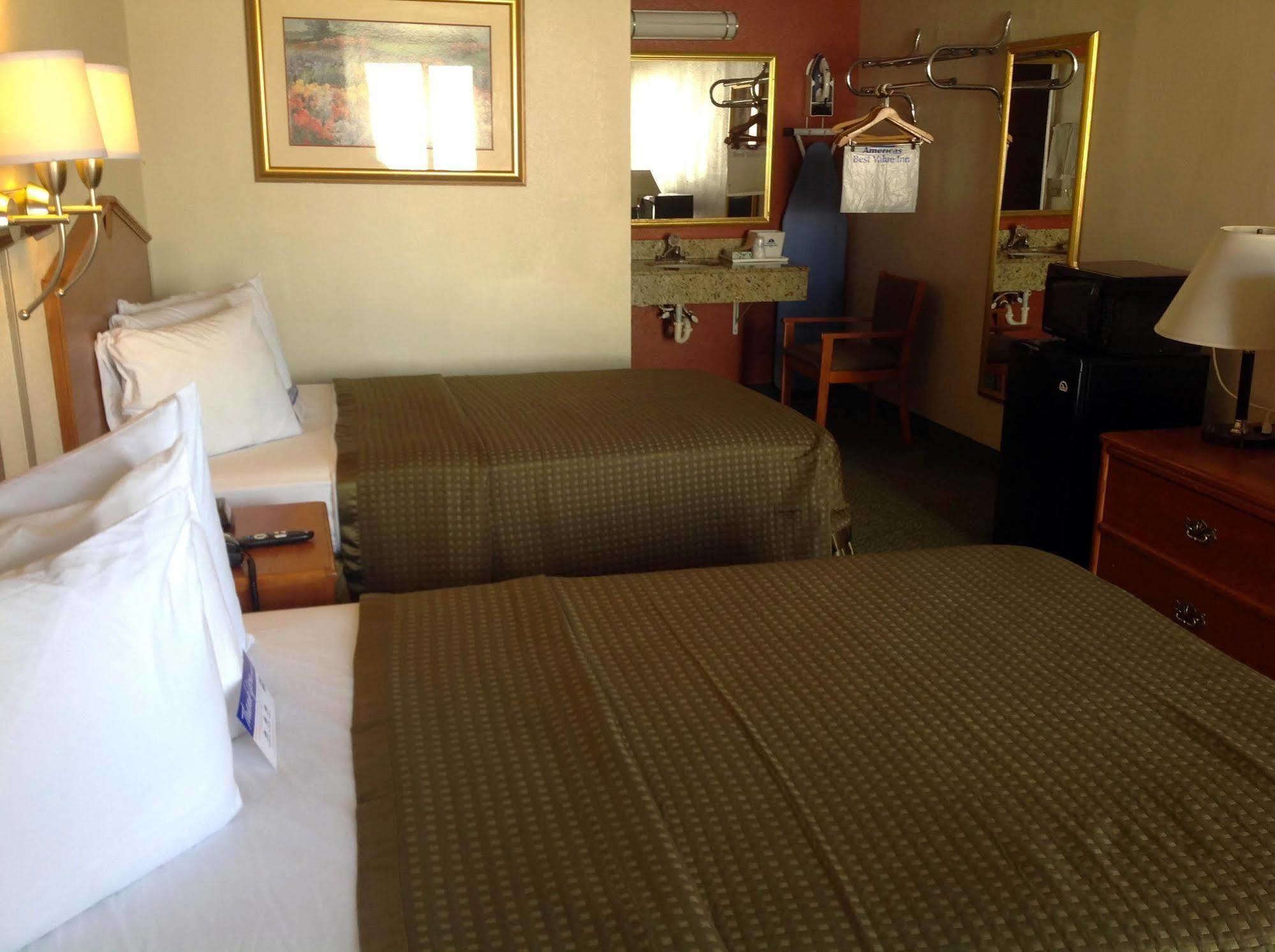 Oyo Hotel Tulsa International Airport Buitenkant foto